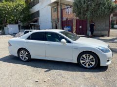 Photo of the vehicle Toyota Crown