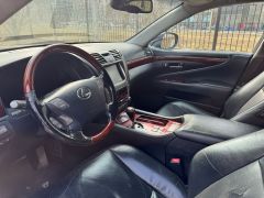 Photo of the vehicle Lexus LS