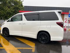 Photo of the vehicle Toyota Alphard