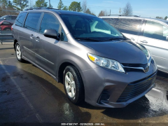 Photo of the vehicle Toyota Sienna