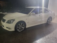 Photo of the vehicle Toyota Crown