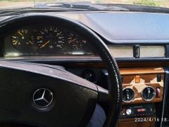 Сүрөт унаа Mercedes-Benz W124