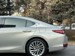 Photo of the vehicle Lexus ES