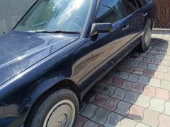 Сүрөт унаа Mercedes-Benz W124