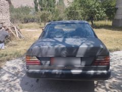 Сүрөт унаа Mercedes-Benz W124