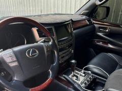 Photo of the vehicle Lexus LX