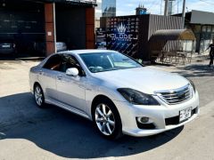 Photo of the vehicle Toyota Crown