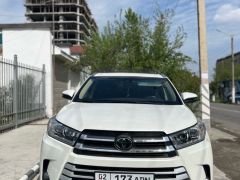 Photo of the vehicle Toyota Highlander