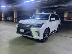 Photo of the vehicle Lexus LX