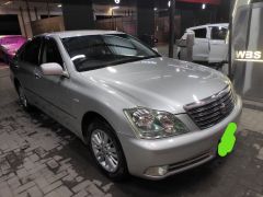 Photo of the vehicle Toyota Crown