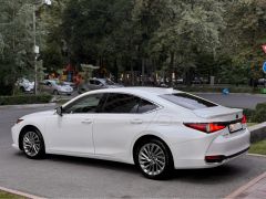 Photo of the vehicle Lexus ES