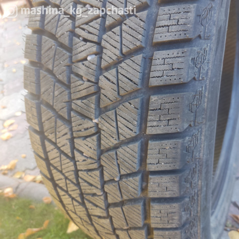 Tires - Продаю зимние балон 215/50/R17 Capsen