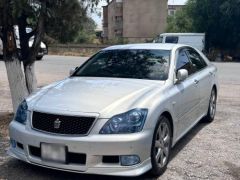 Photo of the vehicle Toyota Crown