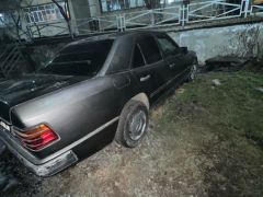 Фото авто Mercedes-Benz W124