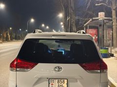 Фото авто Toyota Sienna