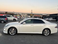 Photo of the vehicle Toyota Crown