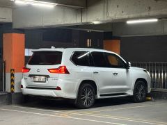 Photo of the vehicle Lexus LX