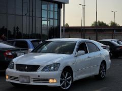 Photo of the vehicle Toyota Crown