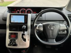 Сүрөт унаа Toyota Voxy