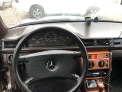 Сүрөт унаа Mercedes-Benz W124