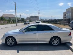 Photo of the vehicle Toyota Crown