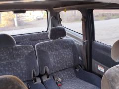 Сүрөт унаа Nissan Serena