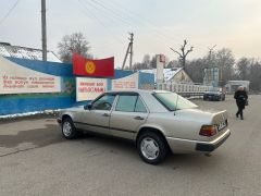 Сүрөт унаа Mercedes-Benz W124