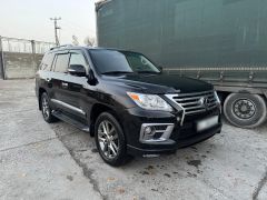 Photo of the vehicle Lexus LX