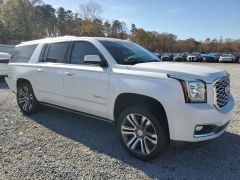 Photo of the vehicle GMC Yukon