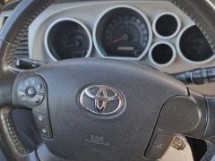 Photo of the vehicle Toyota Sequoia