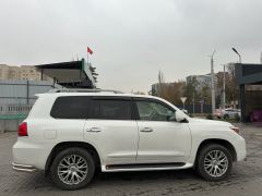 Photo of the vehicle Lexus LX