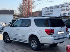 Photo of the vehicle Toyota Sequoia