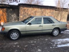 Сүрөт унаа Mercedes-Benz W124