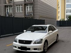 Photo of the vehicle Toyota Crown