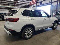 Photo of the vehicle BMW X5