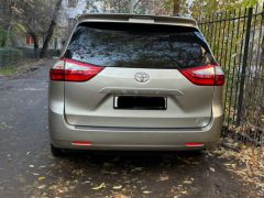 Photo of the vehicle Toyota Sienna