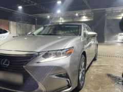 Photo of the vehicle Lexus ES