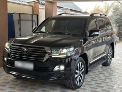 Photo of the vehicle Toyota Land Cruiser