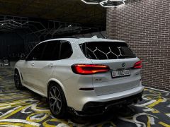 Photo of the vehicle BMW X5