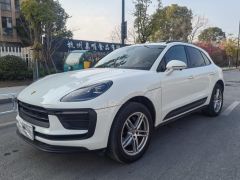 Photo of the vehicle Porsche Macan