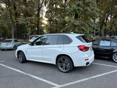 Photo of the vehicle BMW X5