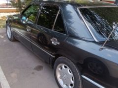 Сүрөт унаа Mercedes-Benz W124