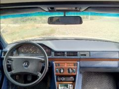 Сүрөт унаа Mercedes-Benz W124