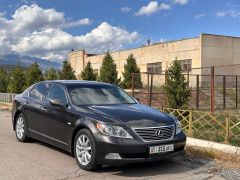 Photo of the vehicle Lexus LS