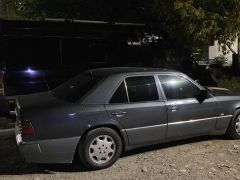 Сүрөт унаа Mercedes-Benz W124