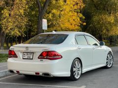 Photo of the vehicle Toyota Crown