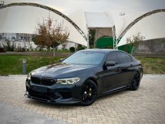 Photo of the vehicle BMW M5