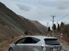 Photo of the vehicle Toyota Prius v (+)