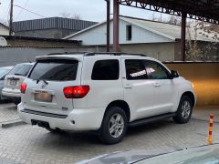 Фото авто Toyota Sequoia