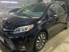 Photo of the vehicle Toyota Sienna